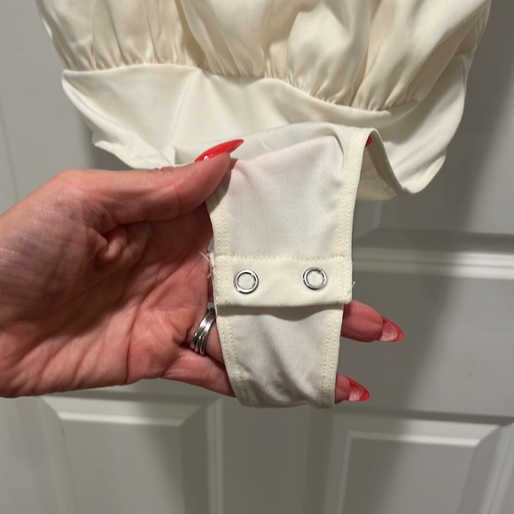 Express CREAM Lace Trim Downtown Cami Thong Bodysuit XS LIKE NEW - Picture 4 of 11